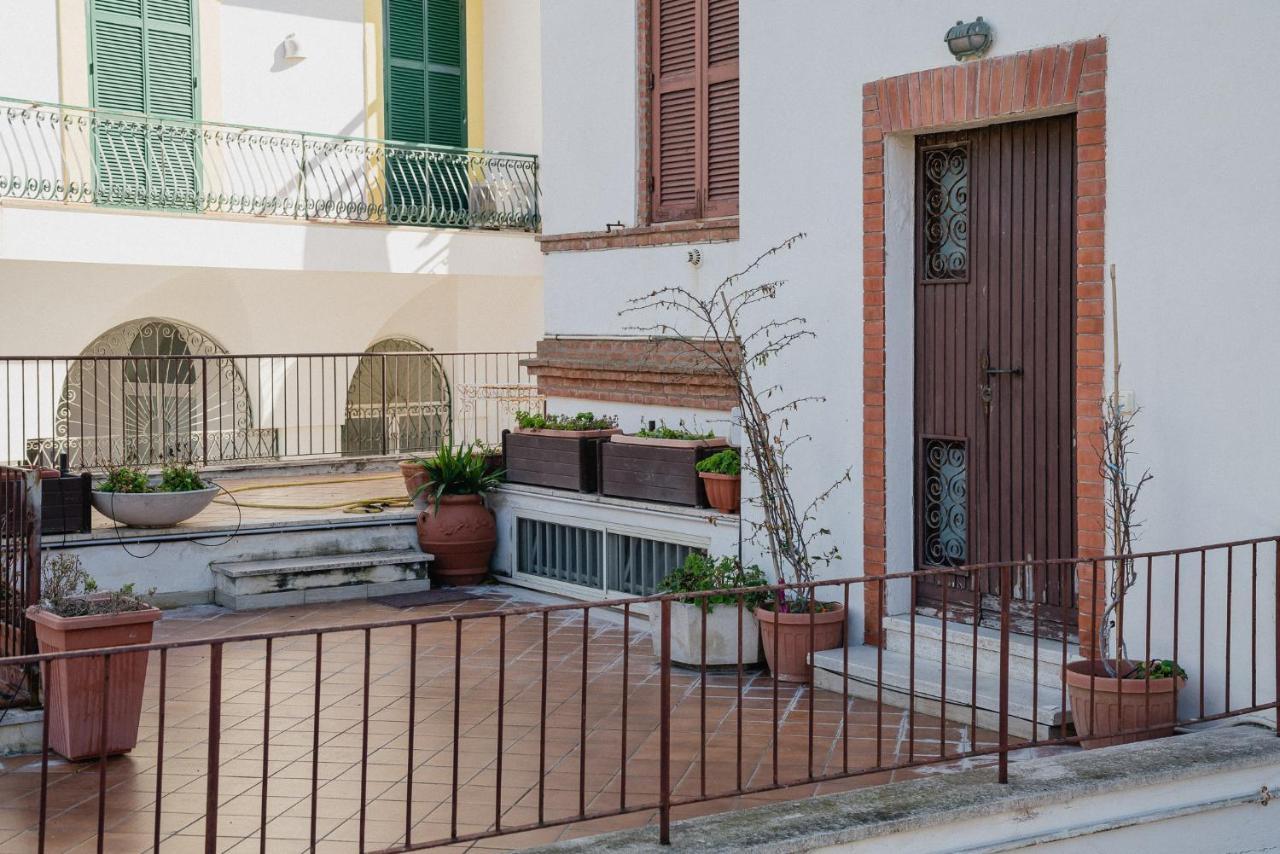 Be Your Home - Appartamento 4 Camere Sul Mare Scesa Al Mare Privata Santa Marinella Kültér fotó