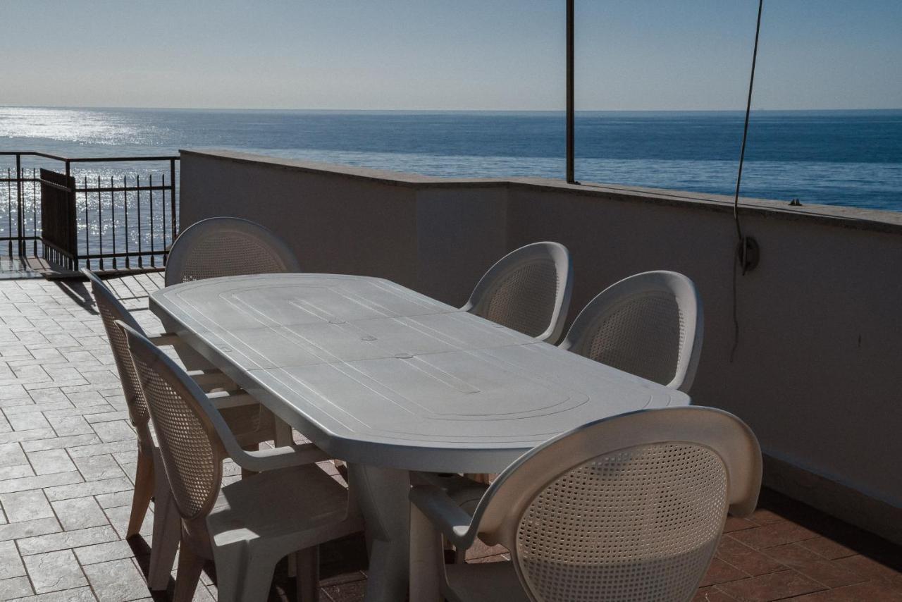 Be Your Home - Appartamento 4 Camere Sul Mare Scesa Al Mare Privata Santa Marinella Kültér fotó